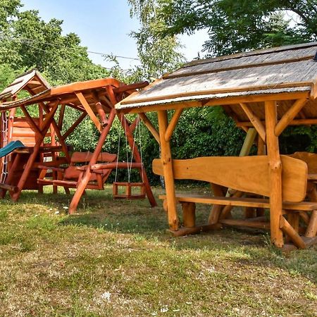 Malom Apartman Derekegyhaz Экстерьер фото