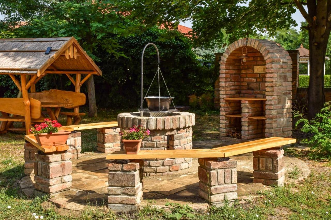 Malom Apartman Derekegyhaz Экстерьер фото